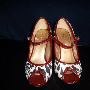 2022 STYLE ANIMAL PRINT "MADDEN GIRL" HIGH HEEL SHOES- SIZE 7. BARELY USED
